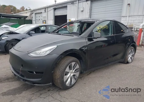 2023 Tesla Model Y Awd/Long Range Dual Motor All-Wheel Drive z USA, uszkodzony, nr VIN 7SAYGDEE2PA187134